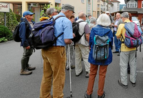 Wandergruppe bei der Begrüßung