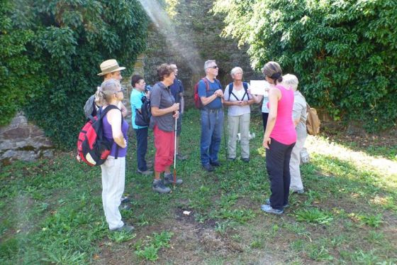 Wanderung mit unseren blinden Wanderfreunden Wanderung mit unseren blinden Wanderfreunden (Quelle: Ursula Odinius)