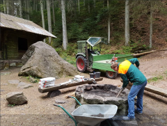 Reinigung der Grillstelle Reinigung der Grillstelle