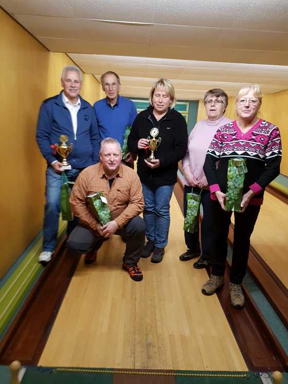 Platz 1-3 bei der Kegelwanderung Platz 1-3 bei der Kegelwanderung